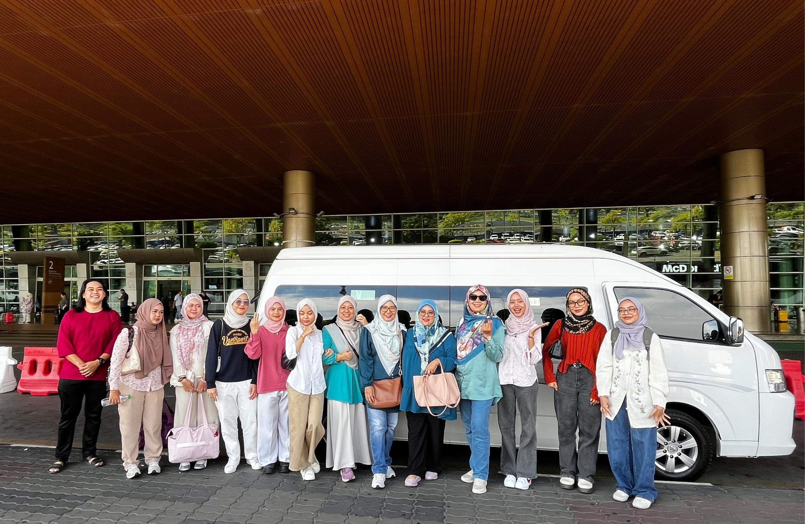 <span class='lang-bm'>Pelanggan 10 - Perjalanan selamat dengan Bezza</span><span class='lang-en'>Customer 10 - Safe trip with Bezza</span>