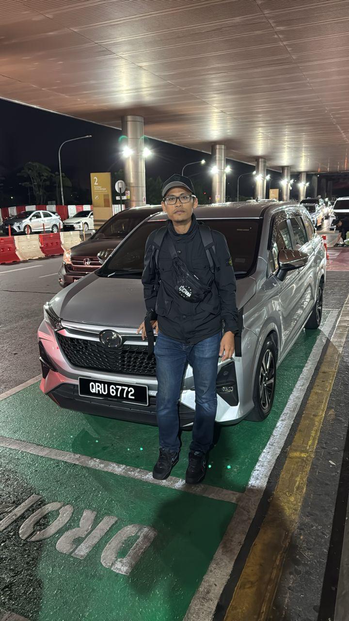 <span class='lang-bm'>Pelanggan 4 - VIP transfer dengan kereta premium</span><span class='lang-en'>Customer 4 - VIP transfer with premium car</span>
