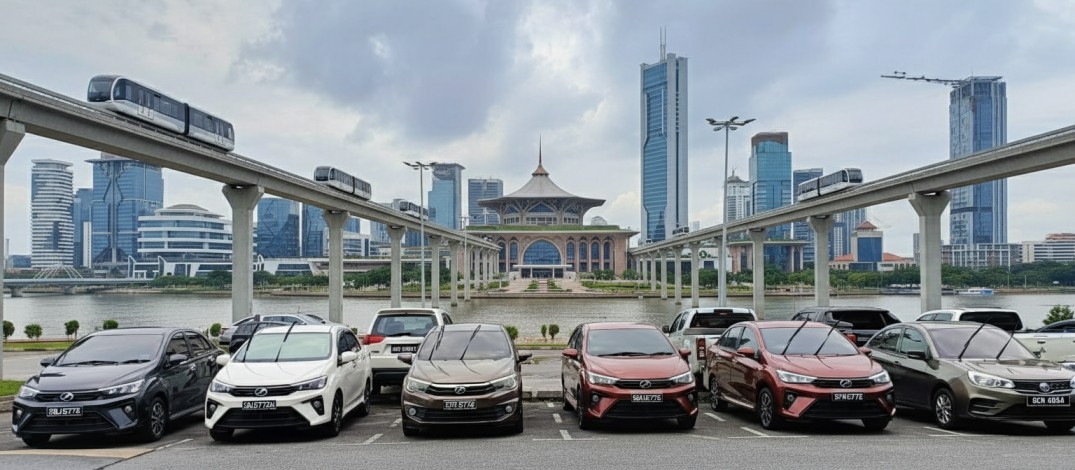 <span class='lang-bm'>Sewa Kereta & Van Kuching</span><span class='lang-en'>Car & Van Rental Kuching</span>